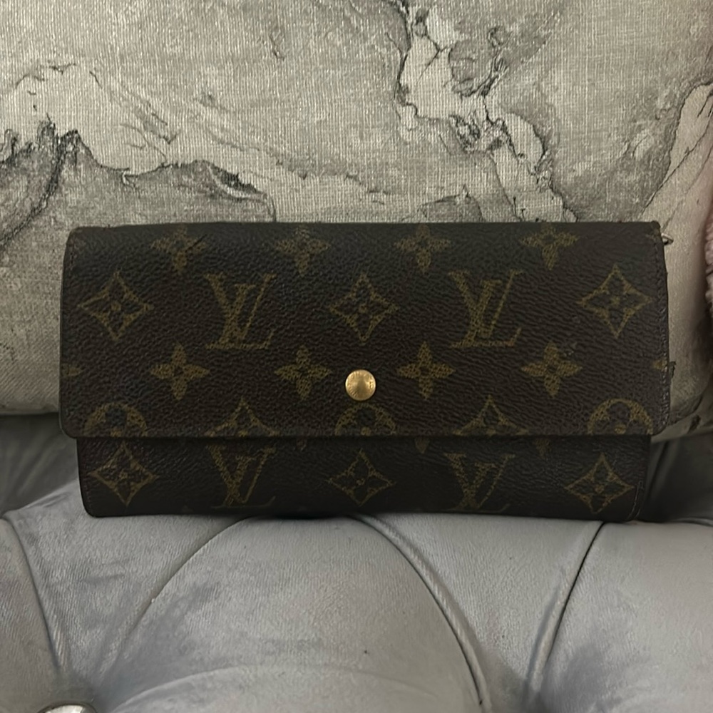 Louis Vuitton wallet/purse/bag